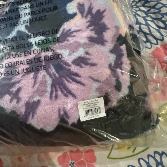 NWT Vera Bradley floral blanket - Picture 2 of 4